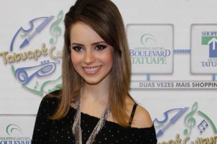 Problema crônico na garganta pode afastar Sandy dos palcos por até um ano