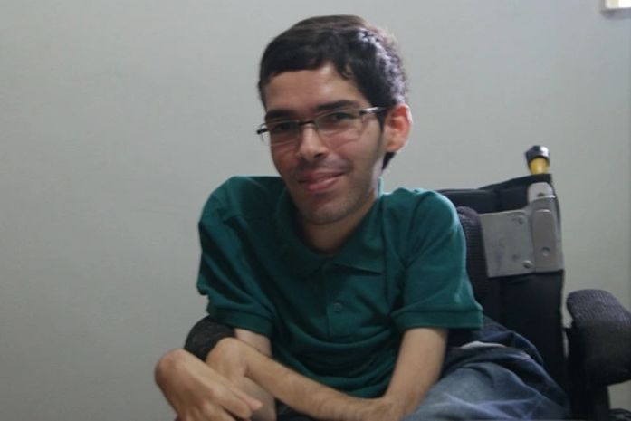 Felipe Monteiro transformou em arte as dificuldades enfrentadas por causa da doença