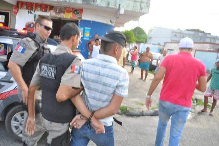 Menor é detido após tentar assaltar padaria