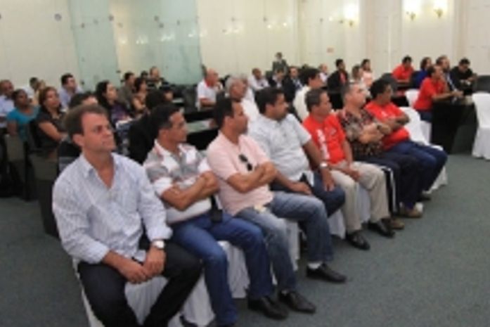 Parlamento promove sessão especial para homenagear bancários