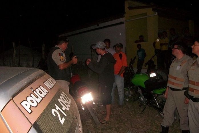PM foi acionada após “farra” em porta de escola