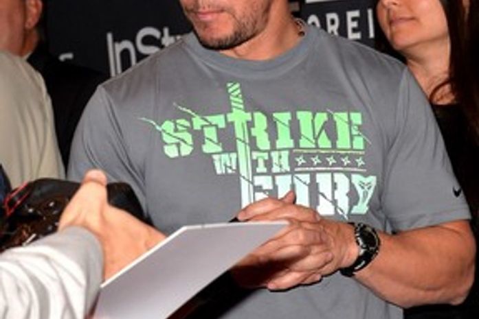 Aos 42 anos, Mark Wahlberg termina o Ensino Médio: 'Sensação de alívio'