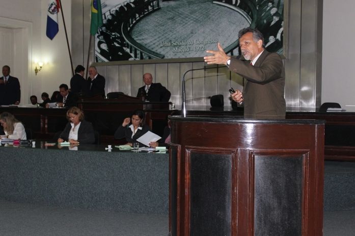 “Nenhum aumento se justifica antes de passar a limpo a ALE”, diz petista