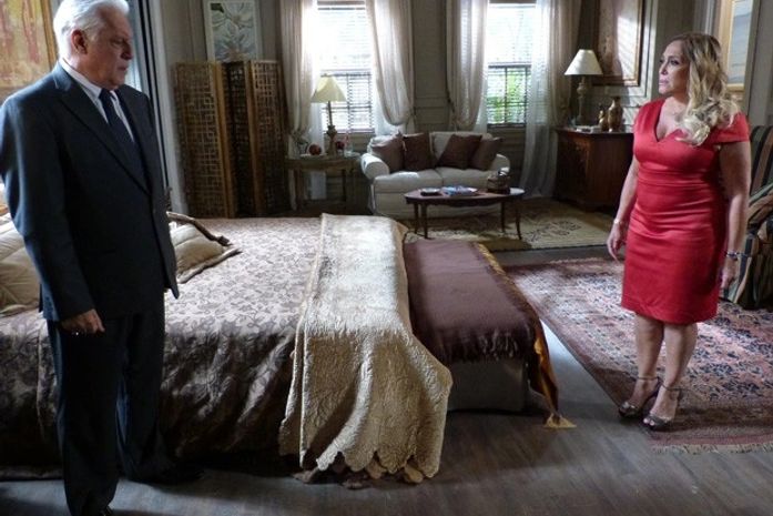 César pede o divórcio de Pilar e solta uma bomba na cara dela: 'Aline está grávida!'