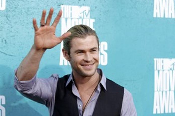 Chris Hemsworth fala sobre fim do noivado do irmão com Miley Cyrus