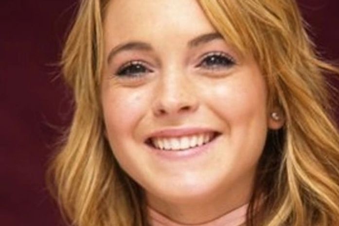 Lindsay Lohan estaria namorando jogador de futebol americano, diz site