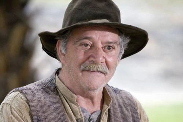 Ator Cláudio Marzo é internado em hospital com pneumonia e insuficiência respiratória