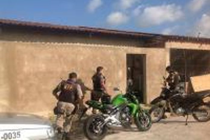 Militares foram até a residência do PM