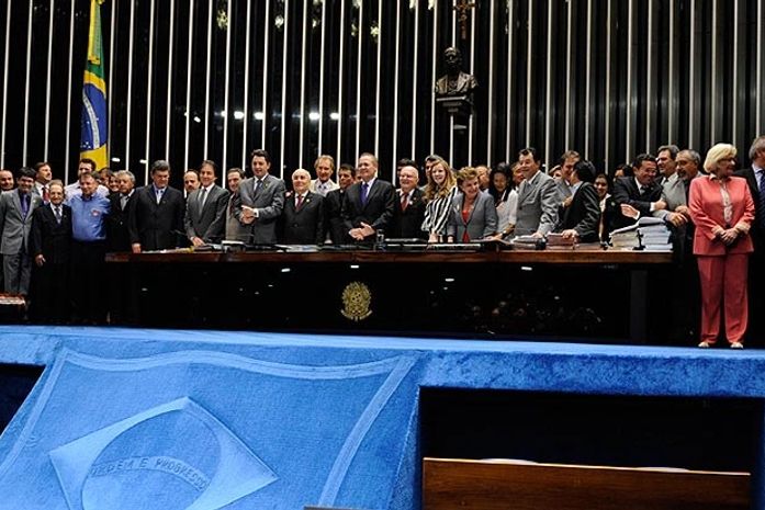 Renan comemora aprovação de projeto que regulamenta casas lotéricas