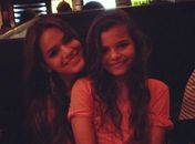 Atriz Bruna Marquezine faz homenagem carinhosa no aniversário da irmã: 'Mais linda'