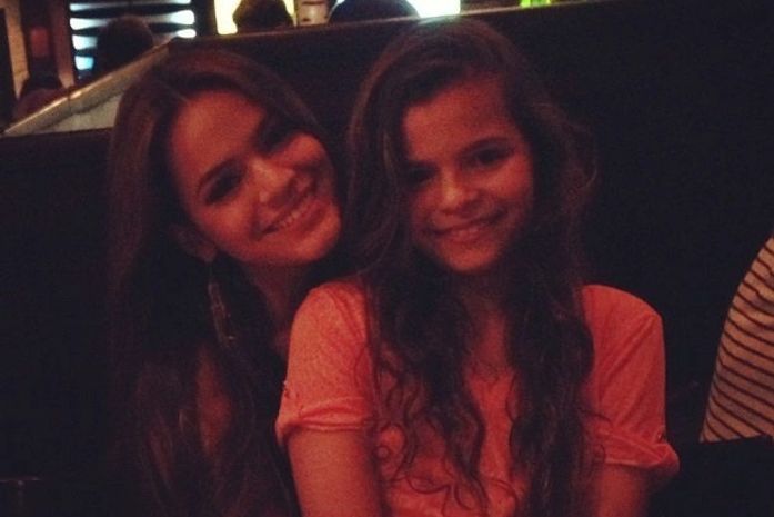 Atriz Bruna Marquezine faz homenagem carinhosa no aniversário da irmã: 'Mais linda'