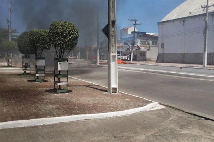 Via foi interditada nos dois sentidos