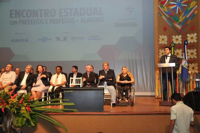Rui Palmeira participa de encontro estadual de prefeitos