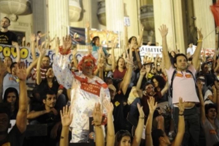 Professores municipais do Rio ocupam gabinete de Eduardo Paes