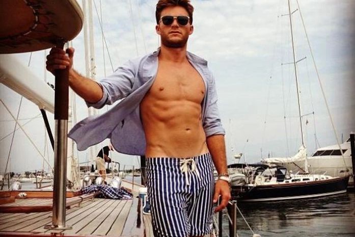 Assim como o pai, Scott Eastwood também é ator
