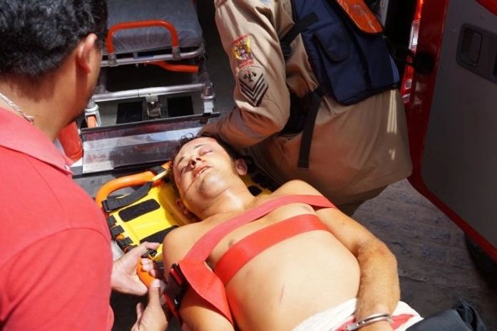 Acusados são socorridos após linchamento