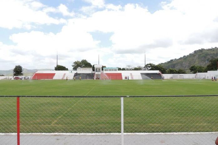 Com inauguração amanhã, torcedores do Santa Rita comemoram reforma de estádio