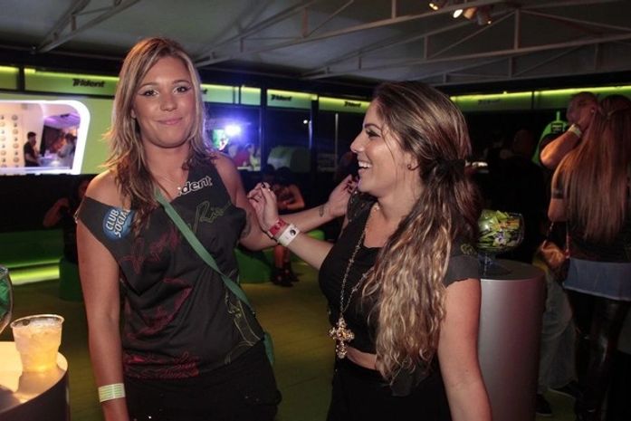 Anamara e Marien negam briga, mas clima não é amigável em camarote