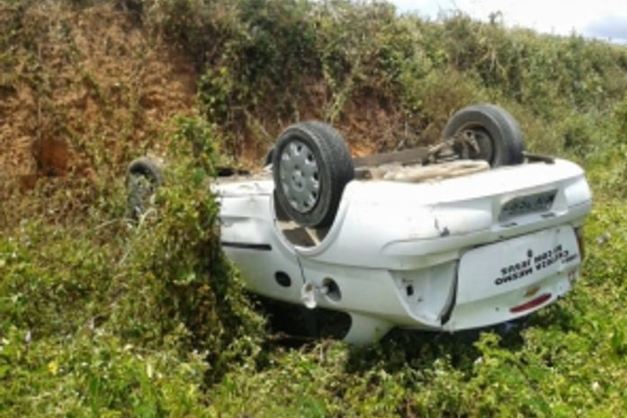 Capotamento de carro deixa cinco pessoas feridas na AL-140