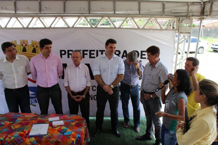 Prefeito assina ordem de serviço na Santa Lucia
