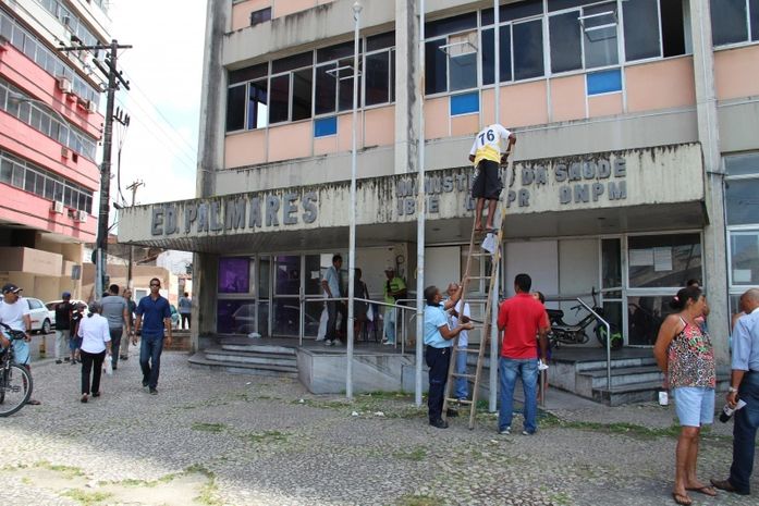Famílias são retiradas do Edifício Palmares e prometem nova ocupação