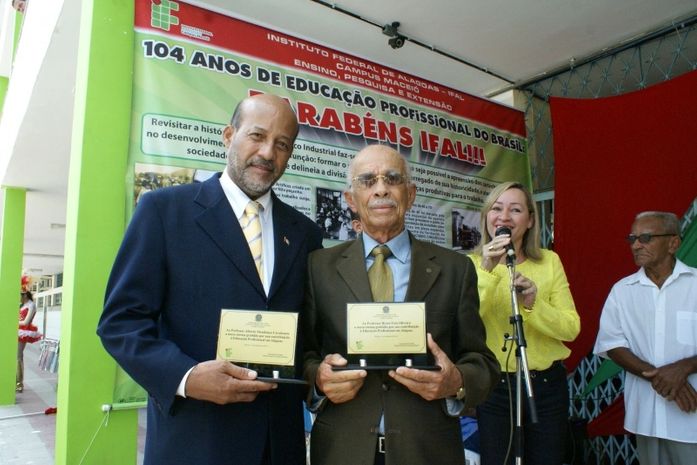 Secretário do Trabalho recebe homenagem do Instituto Federal de Alagoas