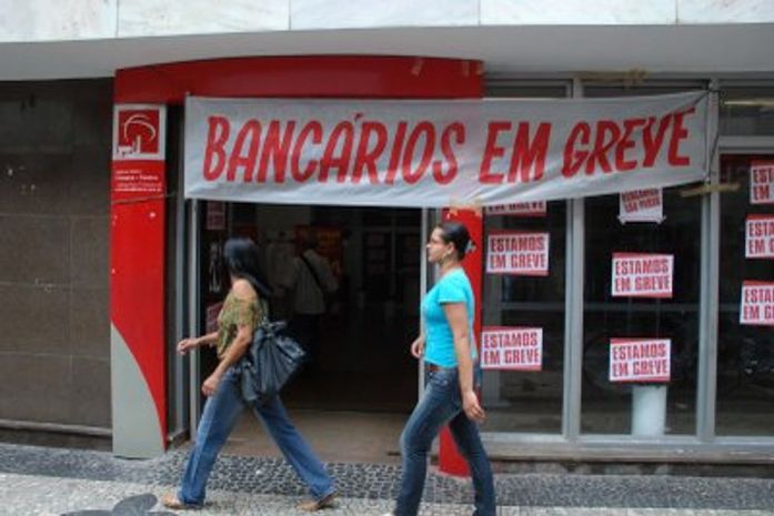 Greve dos bancários fecha 9.015 agências no terceiro dia de paralisação