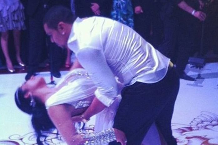 Sem vodca e água de coco, casamento de Naldo tem 'noiva Beyoncé' e 'bafões'