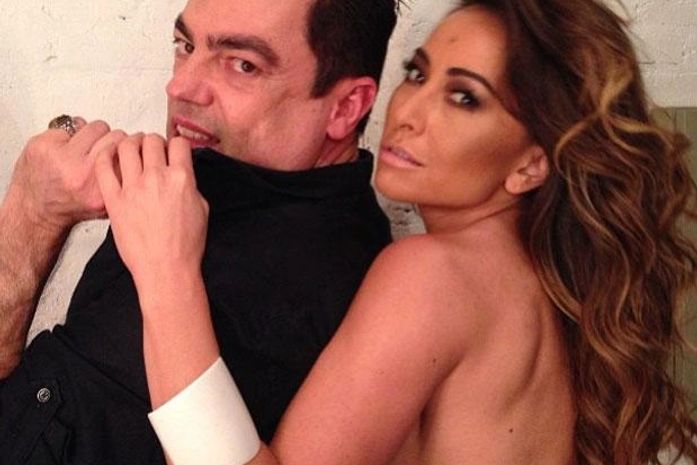 Cabeleireiro de celebridades, Biaggi posta foto ao lado de Sabrina Sato de topless