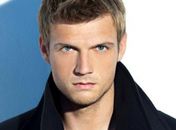 Backstreet Boy Nick Carter emociona ao  dizer que família o culpou por morte da irmã