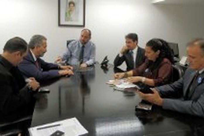 Paulão conduziu a reunião em Brasilia para cuidar do Plano Bresser dos servidores da extinta Ceal