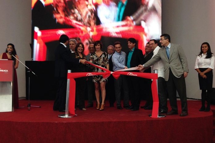 Momento do corte da fita simbólica de inauguração do Arapiraca Garden Shopping