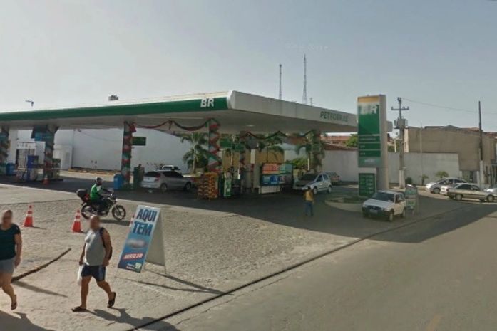 PM persegue e troca tiros com acusados de roubo a posto de combustíveis