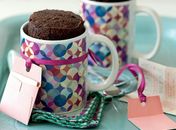 Bolo de chocolate na caneca leva apenas 5 minutos para sair; anote