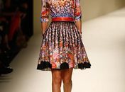 Milão aposta em estampas e cores vivas para o verão 2014
