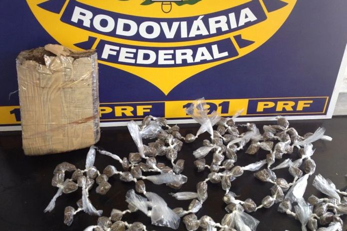 Fiscalização da PRF apreende drogas e recupera veículo roubado