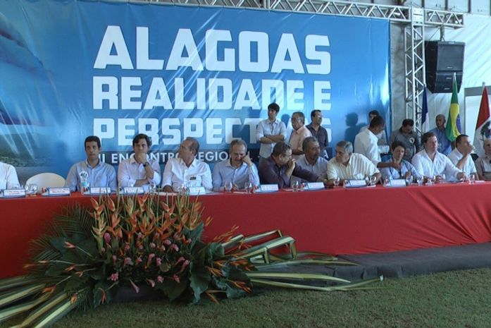 Na ausência do governador, Teófilo foi o advogado de defesa do Palácio em evento