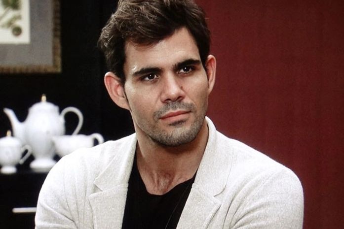 De novo? Ninho pede a ajuda de Félix para tomar Paulinha de Paloma