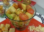 Bruschetta de Copinho leva pão, tomates e queijo parmesão; confira receita