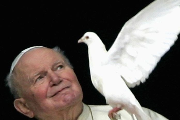 João Paulo II e João XXIII serão canonizados em abril de 2014