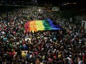 Arapiraquenses vão às ruas em favor do direito dos homossexuais