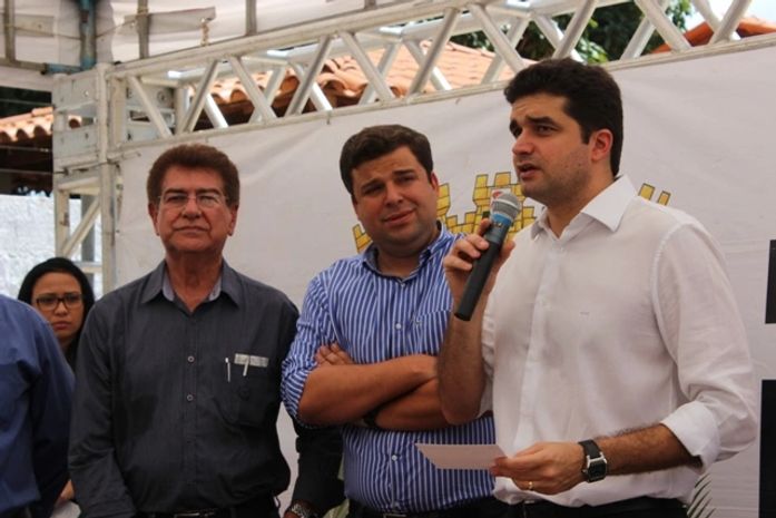 Prefeito assina ordem de serviço para obra de R$ 3,5 milhões no Village I