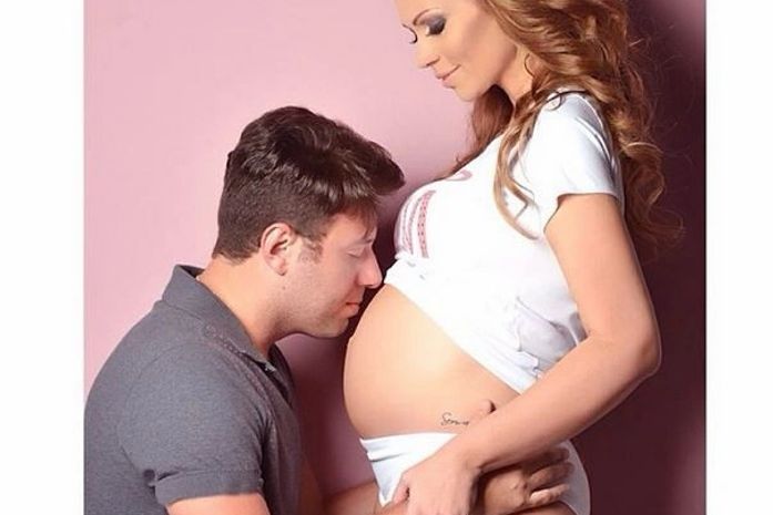 Grávida, Solange Almeida faz ensaio com marido: 'Tanto amor'