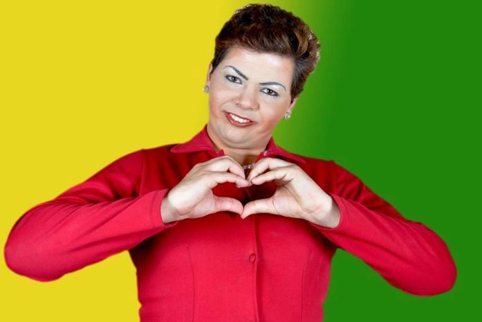 Gustavo Mendes apresenta Mais que Dilmais, no Teatro Gustavo Leite