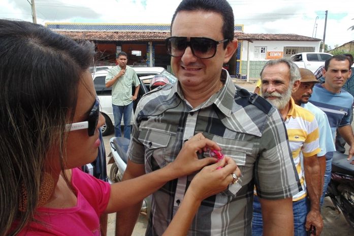 Prefeito e vice aderem à Campanha Outubro Rosa em Lagoa da Canoa