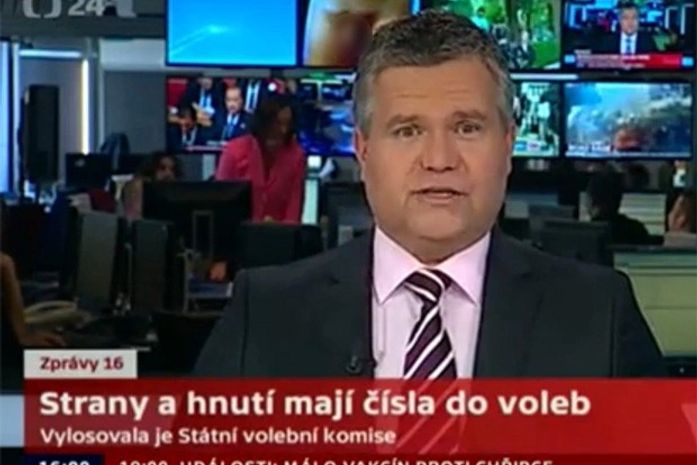 Emissora comete gafe e exibe pênis atrás de âncora na República Tcheca