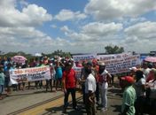 Ribeirinhos interditam ponte que liga Alagoas e Sergipe em manifestação pacífica