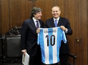 Renan recebeu camisa personalizada da seleção argentina