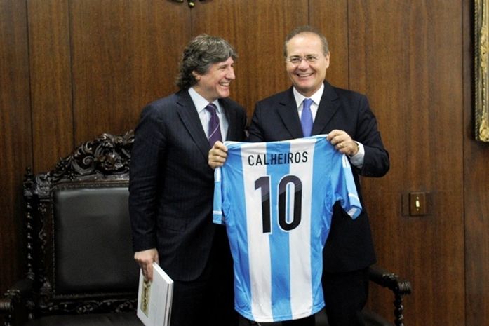 Renan recebeu camisa personalizada da seleção argentina