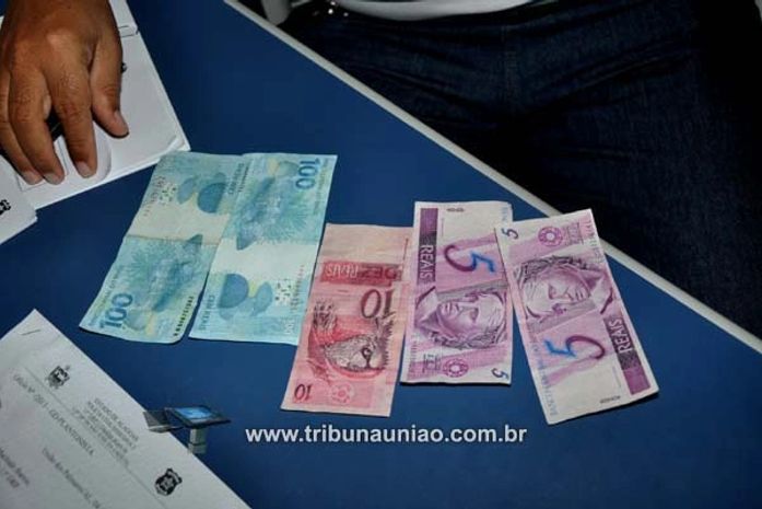 Notas falsas foram apreendidas